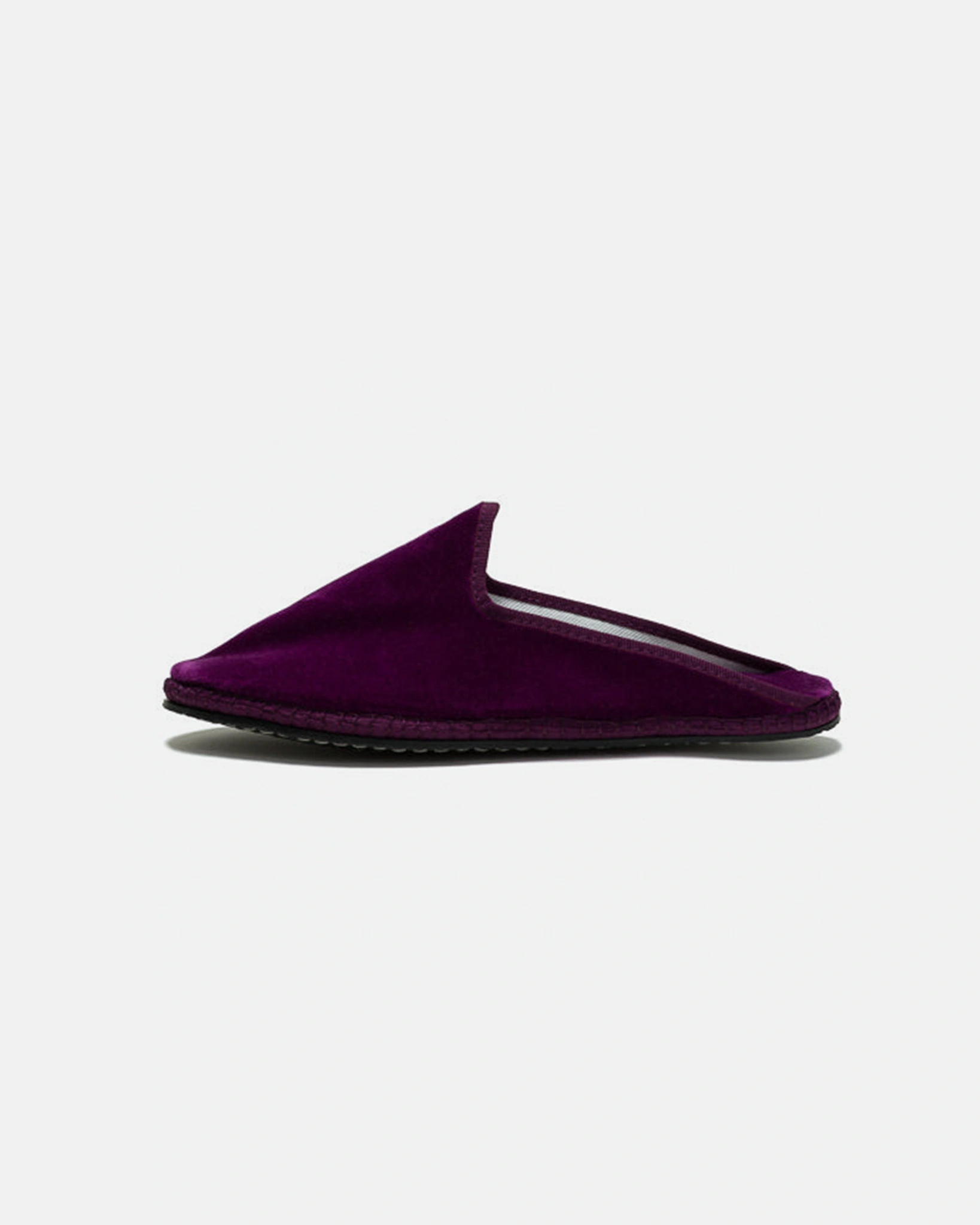 Babouches en velours aubergine