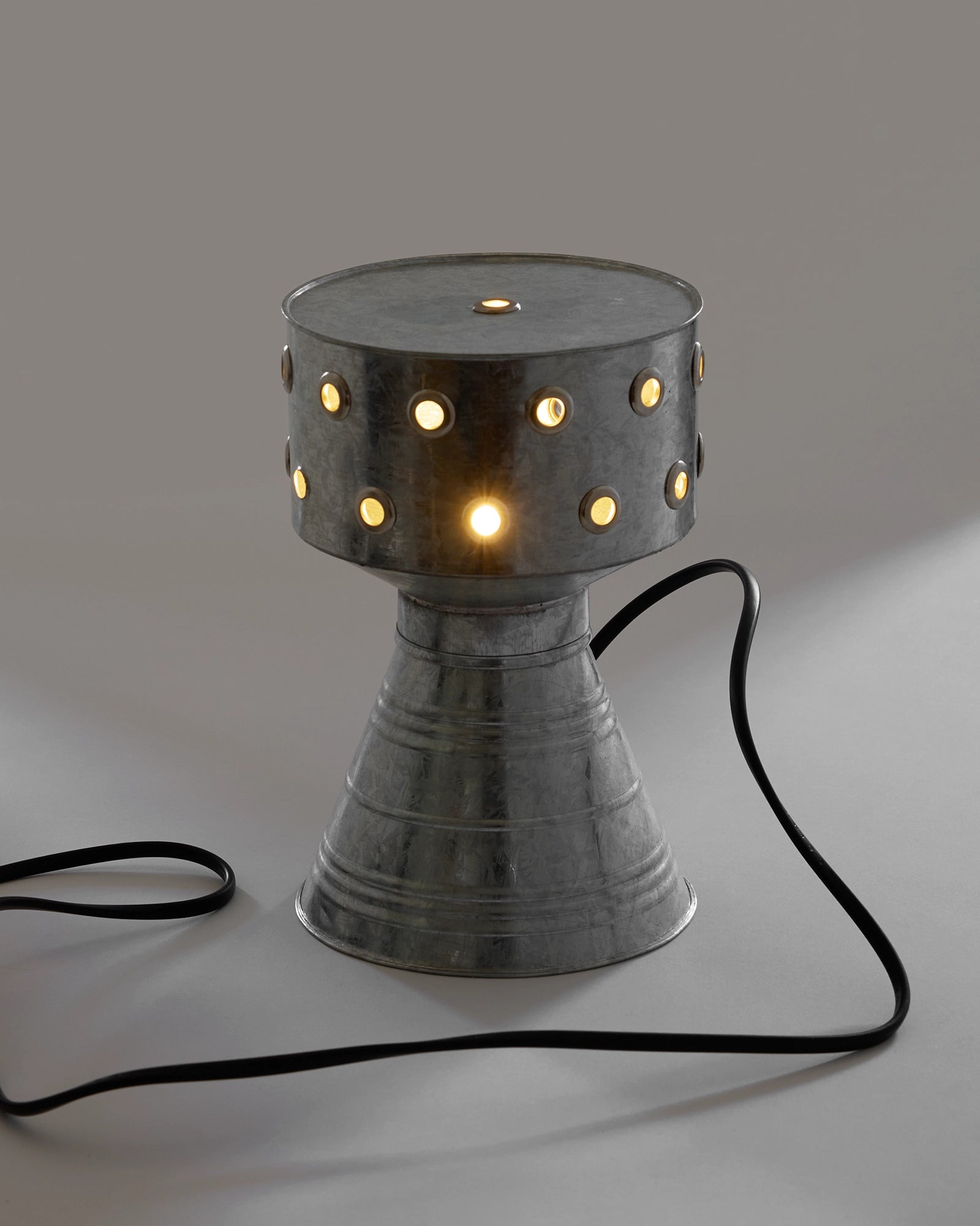 LAMPE EN ÉTAIN GALVANISÉ - DHAKA