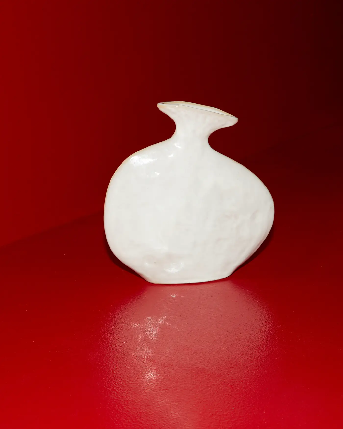 Flat Vase Shiny White image 2